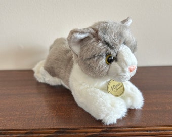 Peluche gato gris y blanco Miyoni de 8" en VelmasVintageToys