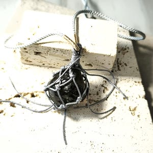 Apache Tears Obsidian-Anhänger mit gewebtem Lanyard／ 淚石