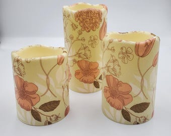 Juego de 3 velas LED cilíndricas con diseño floral Decopauge hechas a mano, con temporizador y control remoto.