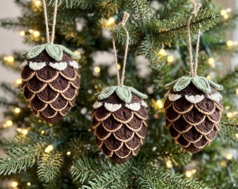 Crochet Pine Cone Pattern PDF | Frosted Woodland Pinecone Ornament | Rustic Christmas Decor | Xmas Tree Ornament | Nature Winter Crochet