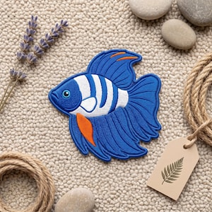 Toppa ricamata a forma di pesce Betta blu, applicazione rotonda termoadesiva a tema oceano.