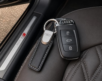 Llavero Audi para hombre, de cuero, con soporte para llave de coche, regalo de lujo para conductor de Audi, llavero de cuero negro con logotipo de metal plateado.