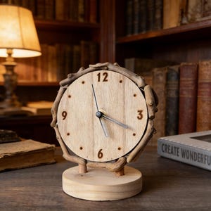 Rustic Driftwood Desk Clock，Small Wooden Timepiece，Nature Shelf Decor，Unique Housewarming Gift