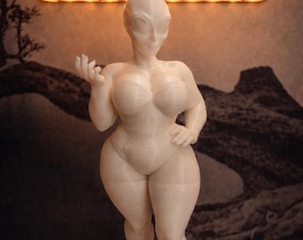 Escultura alienígena, figura futurista impresa en 3D, arte moderno y con personalidad.