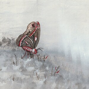 Winter Bounty, Original Mixed Media Aquarell einer Cecropia Motte in einer verschneiten Landschaft, Skurriles Motte Gemälde