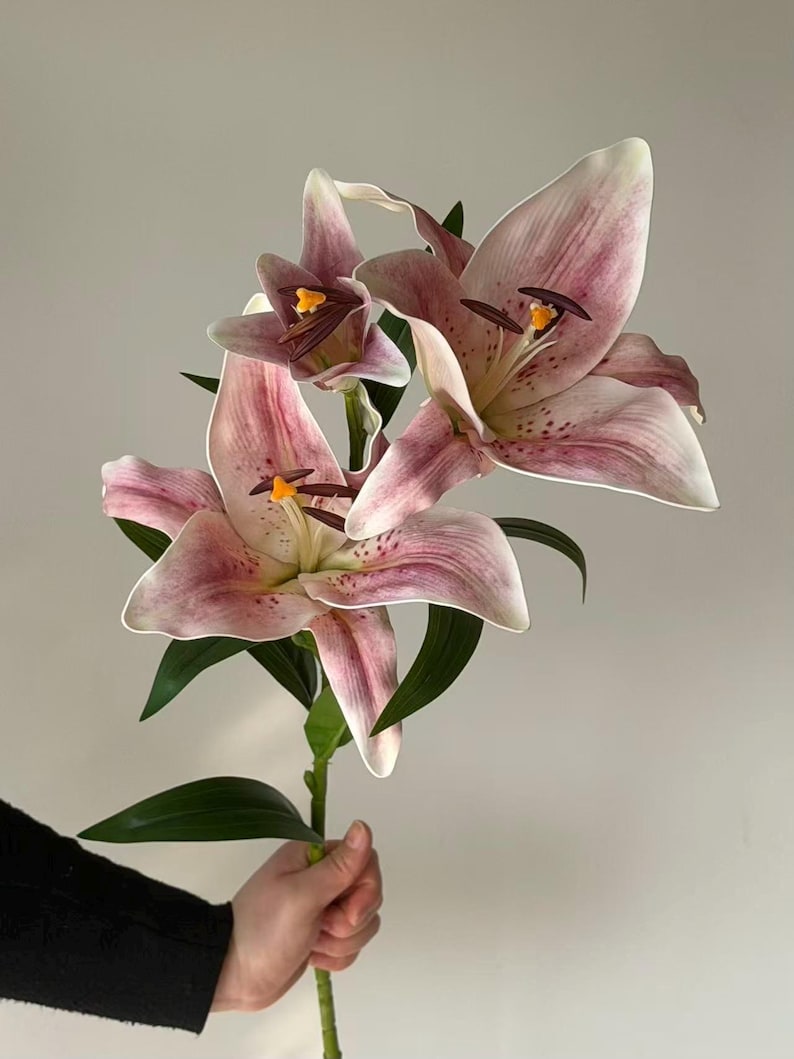 Real Touch Moisturizing Lily Artificial flower Silk Lily Bouquets , Wedding Centerpieces Arrangement, Fake Flower Lily Home Decoration LL01 image 6