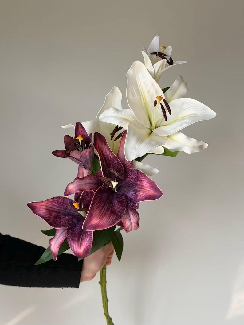 Real Touch Moisturizing Lily Artificial flower Silk Lily Bouquets , Wedding Centerpieces Arrangement, Fake Flower Lily Home Decoration LL01 image 3