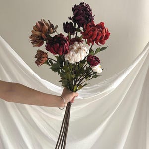 2 huvuden konstgjorda krysantemum, sidenkrysantemum, konstgjord blomma för vardagsrumsbord, säsongsbetonad heminredning, begravningsgåvor, CY03