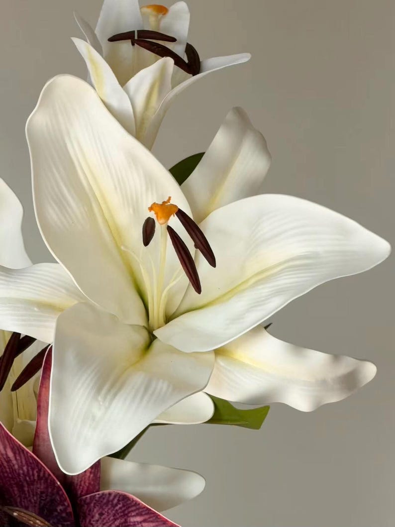 Real Touch Moisturizing Lily Artificial flower Silk Lily Bouquets , Wedding Centerpieces Arrangement, Fake Flower Lily Home Decoration LL01 image 4
