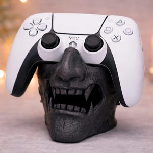 Podstawka pod kontroler w kształcie czaszki | Uchwyt na kontroler DualSense do PS5 | Podstawka pod kontroler do Xbox | Gotycki wystrój gamingowy | Organizer na biurko drukowany w 3D | Prezent dla gracza