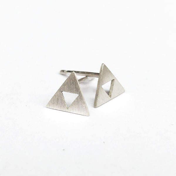 Minuscules boucles d’oreilles Zelda Triforce Stud en argent sterling - Geek, Gaming, Fantasy