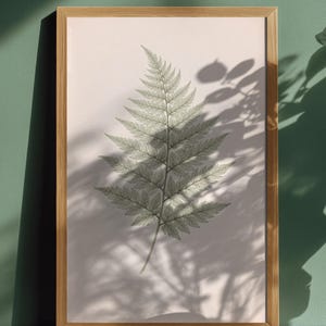 Può includere: Un set di tre tazze in ceramica con finitura opaca e macchiettata. Ogni tazza presenta un colore diverso: azzurro, crema e grigio. Le tazze hanno un design semplice e moderno con forma arrotondata e manico confortevole.