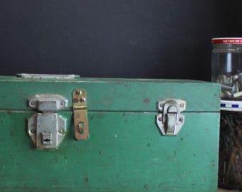 Distressed Union Metal Tool Carrier Scruffy Green Tool Box  Chippy Paint