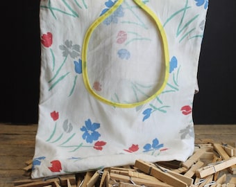 Vintage Clothespin Bag and 58 Clothespins Made in Maine Farm House Clothespin Bag