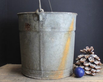 Vintage Rustic Galvanized Bucket With Handle // Distressed Farm Pail