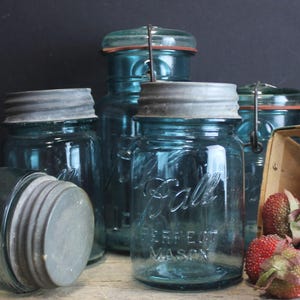 5 vintage blauwe balpotten met zinken deksels en balendeksels Inmaakpotten van 1 liter en pinten Voorraadpotten