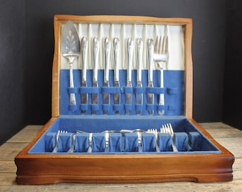Vintage 34 Piece Wm Rogers Extra Plate Silver Plate Cutlery Storage Chest 1939 Reflection Pattern  Incomplete