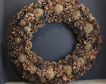 Vintage Pine Cone and Acorn Wreath . 18 Inch . Natural Wreath