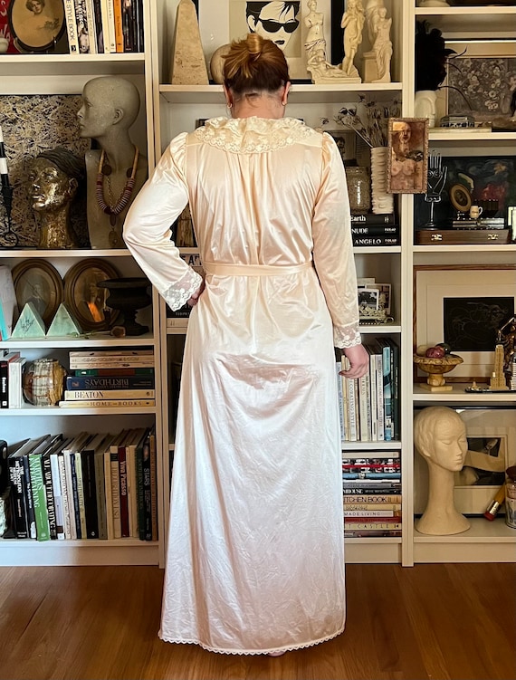 Vintage 1970s Pale Pink Ruffles Nightgown Robe - Gem