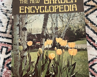 Vintage 1976 The New Garden Encyclopedia Paperback Book