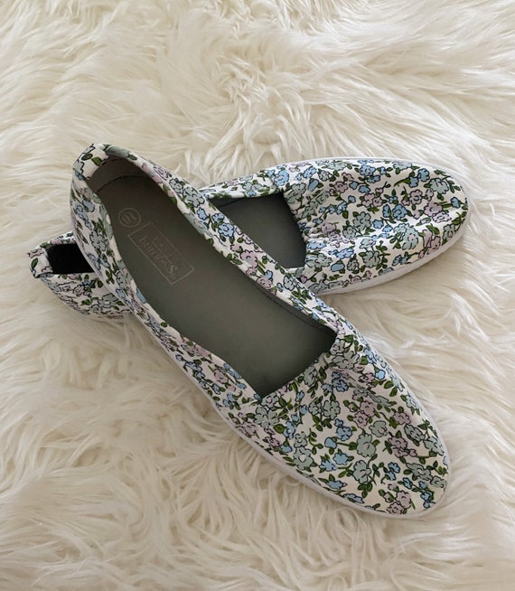 Vintage 1990s Blue Floral Slip On Sneakers - image 2