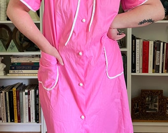 Vintage 1970s Hot Pink Ribbon Tie Embroidered Short Sleeve Nightgown Lounge Dress