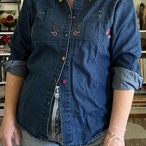 Vintage Y2K Premier International Cotton Embroidered Flowers Long sleeve Denim Button-Up Shirt / Size Small