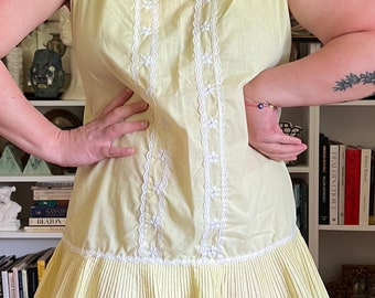 Vintage Yellow Drop Waist Lace Embroidered Button Sleeveless  Nightgown Dress