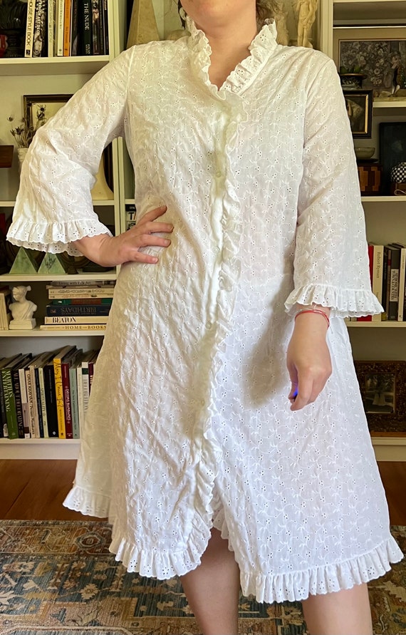 Vintage 1970s White Eyelet Snap Front Nightgown Dr