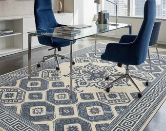 Alfombra turca tradicional anudada a mano, alfombra con medallón azul marino y crema con borde de greca, alfombra oriental de lujo artesanal de primera calidad.