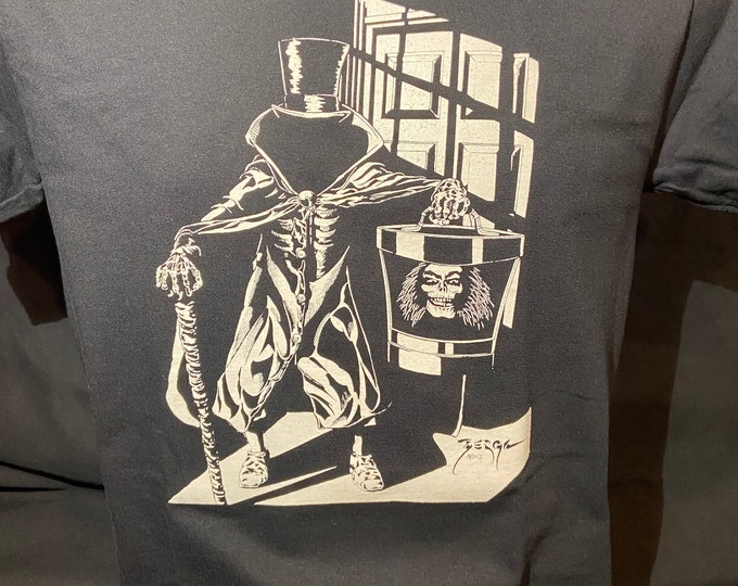 Hatbox Ghost Glow-in-the-Dark Small Black T-shirt
