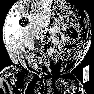 Puede incluir: Ilustración en blanco y negro de una muñeca con la cara cosida, un ojo de botón y una X cosida en el otro lado de la cara. La muñeca lleva una camisa estampada. El texto "Zerga Halloween 2022" está en la esquina inferior derecha de la imagen.