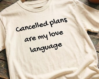 Camiseta "Los planes cancelados son mi lenguaje del amor", camiseta para introvertidos, humor antisocial, regalo acogedor para el hogar, batería social, estética de colores reconfortantes