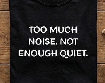 Camiseta "Demasiado ruido, poca tranquilidad", camiseta para introvertidos, camiseta de colores que transmiten comodidad, camiseta para la salud mental, regalo para personas sobreestimuladas, estética tranquila.