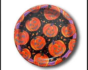NIP Vintage Halloween Paper Plates / Package of 16, 7" Round Dessert