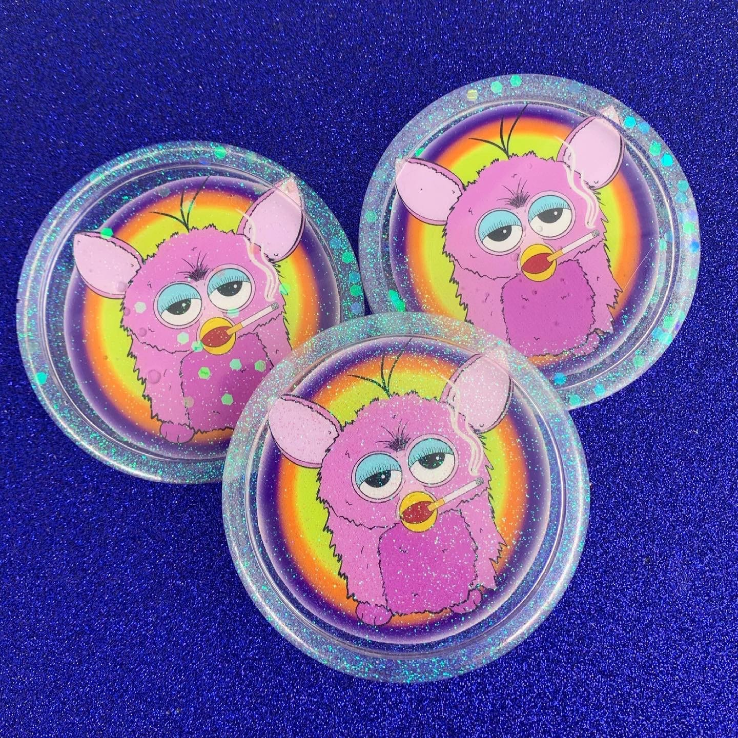 B Grade Cursed Furby Resin holographic Glitzer / Untersetzer / Aschenbecher / Schmucktablett / 90er Jahre Spielzeug READ DESCRIPTION