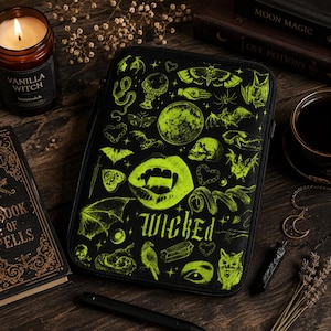 Wicked Gothic Kindle-skal, neonfärgat vampyrkollage-e-läsarfodral, häxigt Halloween-alternativt boktillbehör