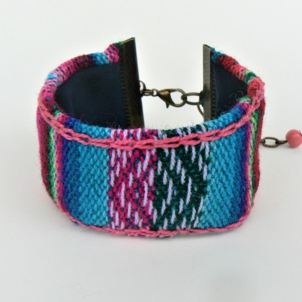 Textile andean wristband, Folk Bangle, Ethnic bracelet, Multicolor Aguayo weave, Unisex cuff, Tribal colorful accessory geometric design