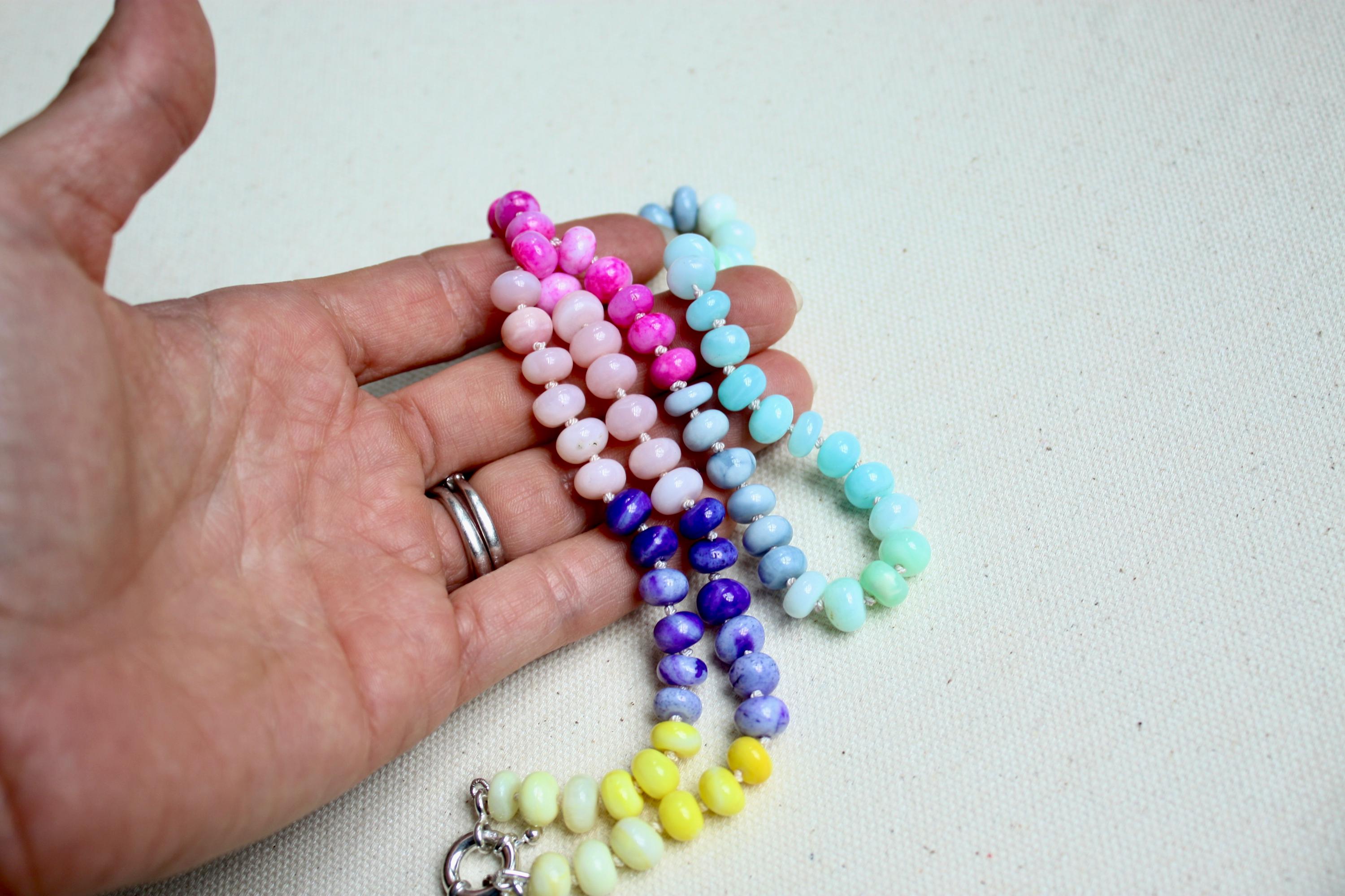 レインボーオパールビーズネックレス、変色しない18Kゴールドカラビナ