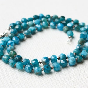 Blauwe kralenketting, handgeknoopte edelsteenketting met sterlingzilveren sluiting, blauwe edelsteenketting, apatietketting