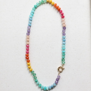 Collar de piedras preciosas arcoíris, collar de piedras preciosas anudadas en seda de colores con caramelos