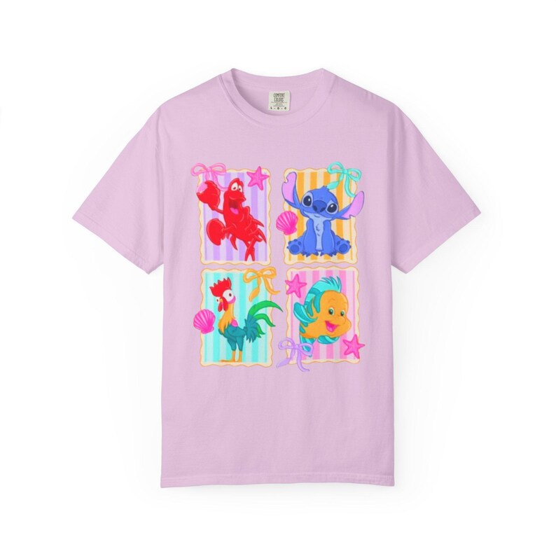 Camiseta con collage de personajes de Disney: La Sirenita, Flounder y Stitch / Disney World, Disneyland y Magic Kingdom imagen 15