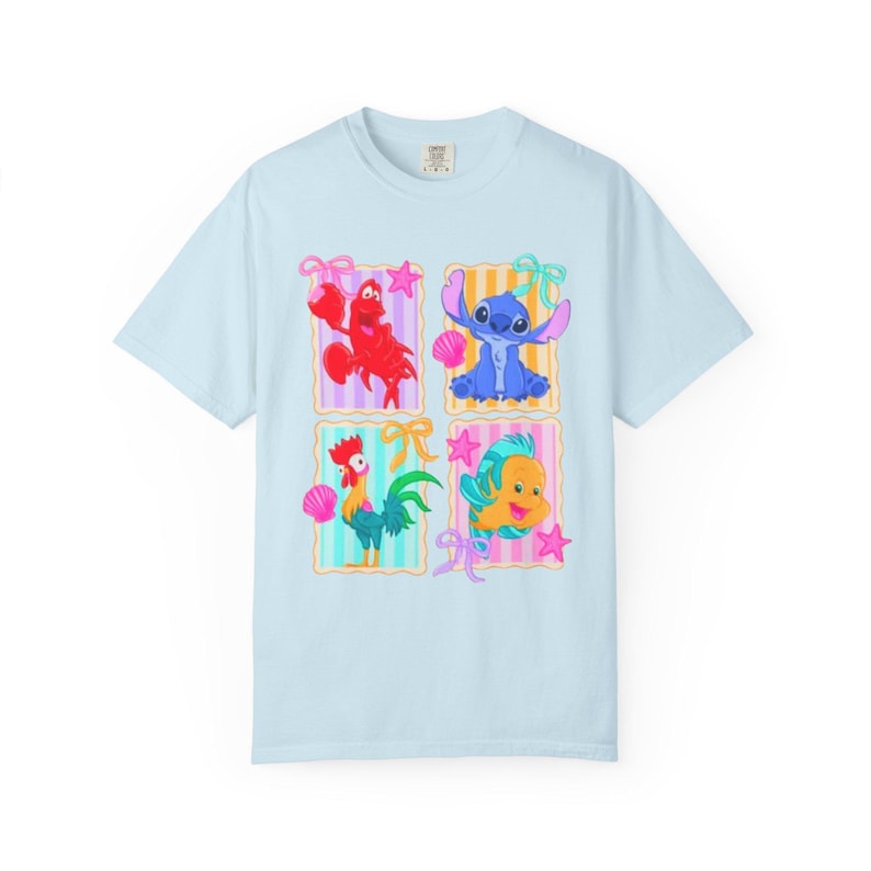 Camiseta con collage de personajes de Disney: La Sirenita, Flounder y Stitch / Disney World, Disneyland y Magic Kingdom imagen 12