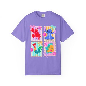 Camiseta con collage de personajes de Disney: La Sirenita, Flounder y Stitch / Disney World, Disneyland y Magic Kingdom imagen 14