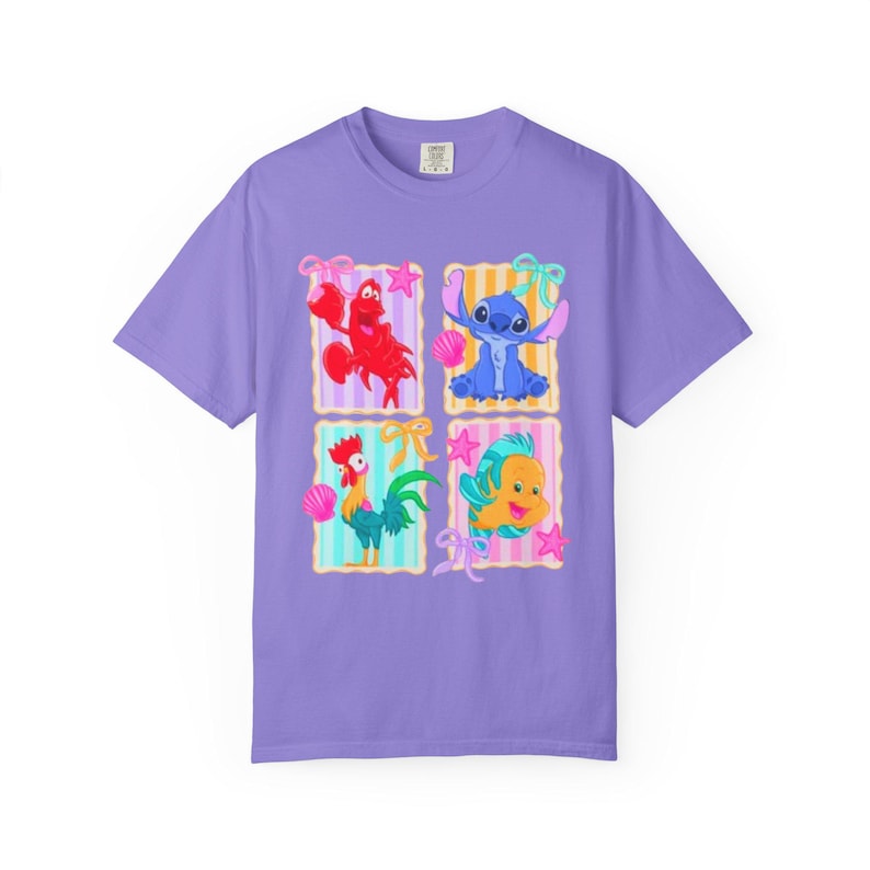 Camiseta con collage de personajes de Disney: La Sirenita, Flounder y Stitch / Disney World, Disneyland y Magic Kingdom imagen 14