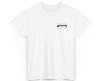 Camiseta blanca con logo minimalista de Jujutsu Kaisen / Estampado pequeño en el pecho