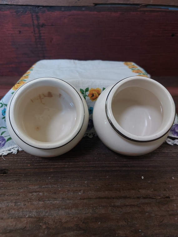 Vintage Bean Pot, Condiment Containers, Small Vases. Bakerite and Hotoven  Harker Pottery. 