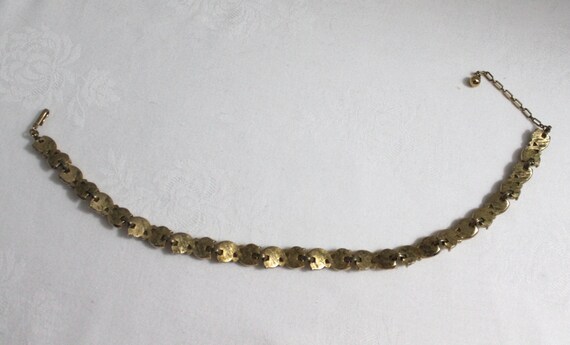 Trifari 1960s Brushed Gold Tone Choker Necklace F… - image 3
