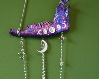 Tapiz de pared único con forma de mandíbula de oveja 'Mona'