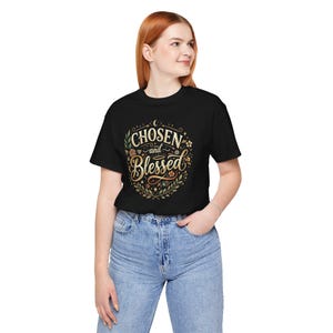 Auserwähltes und Gesegnetes Shirt, christliches Blumen-T-Shirt, auf Glauben basierendes grafisches T-Shirt, inspirierendes Jesus-Shirt, niedliches Kirchen-Outfit-Geschenk
